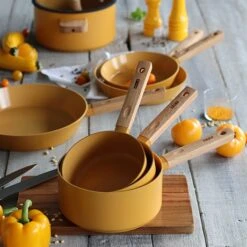 Casserole Ector Induction Aluminium Revêtu Manche En Bois 18 Cm Jaune -Cuisine Appareils Magasin 108003 2 1 Casserole Ector induction aluminium revetu manche en bois 18 cm jaune Ogo