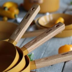 Casserole Ector Induction Aluminium Revêtu Manche En Bois 18 Cm Jaune -Cuisine Appareils Magasin 108003 3 1 Casserole Ector induction aluminium revetu manche en bois 18 cm jaune Ogo