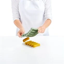 Lekue Moule Silicone 6 Saucisses Végétales Veggie Sausage Vert -Cuisine Appareils Magasin 150008 4 1 Moule silicone 6 saucisses vegetales Veggie sausage vert Lekue