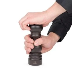 Peugeot Moulin à Sel Paris 18 Cm Marron -Cuisine Appareils Magasin 20112 2 1 Moulin a sel Paris 18 cm marron Peugeot