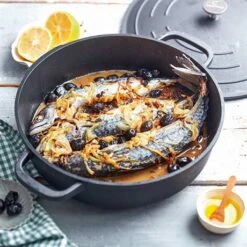 Nouveaux produits -Cuisine Appareils Magasin 203003 1 4 Cocotte legere basse ronde en fonte d aluminium 28 cm 4 1 L coloris noir Mathon