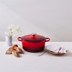 Le Creuset Cocotte Fonte Rond 26 Cm Cerise -Cuisine Appareils Magasin 213184 4 3 Cocotte fonte rond 26 cm cerise Le Creuset