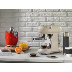 Smeg Machine à Café Expresso Crème 1 L 1350 W ECF01CREU -Cuisine Appareils Magasin 70288 4 3 Machine a cafe expresso creme 1 L 1350 W ECF01CREU Smeg
