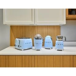 Smeg Presse-agrumes électrique Bleu Azur 70 W CJF01PBEU -Cuisine Appareils Magasin 728026 3 1 Presse agrumes electrique bleu azur 70 W CJF01PBEU Smeg